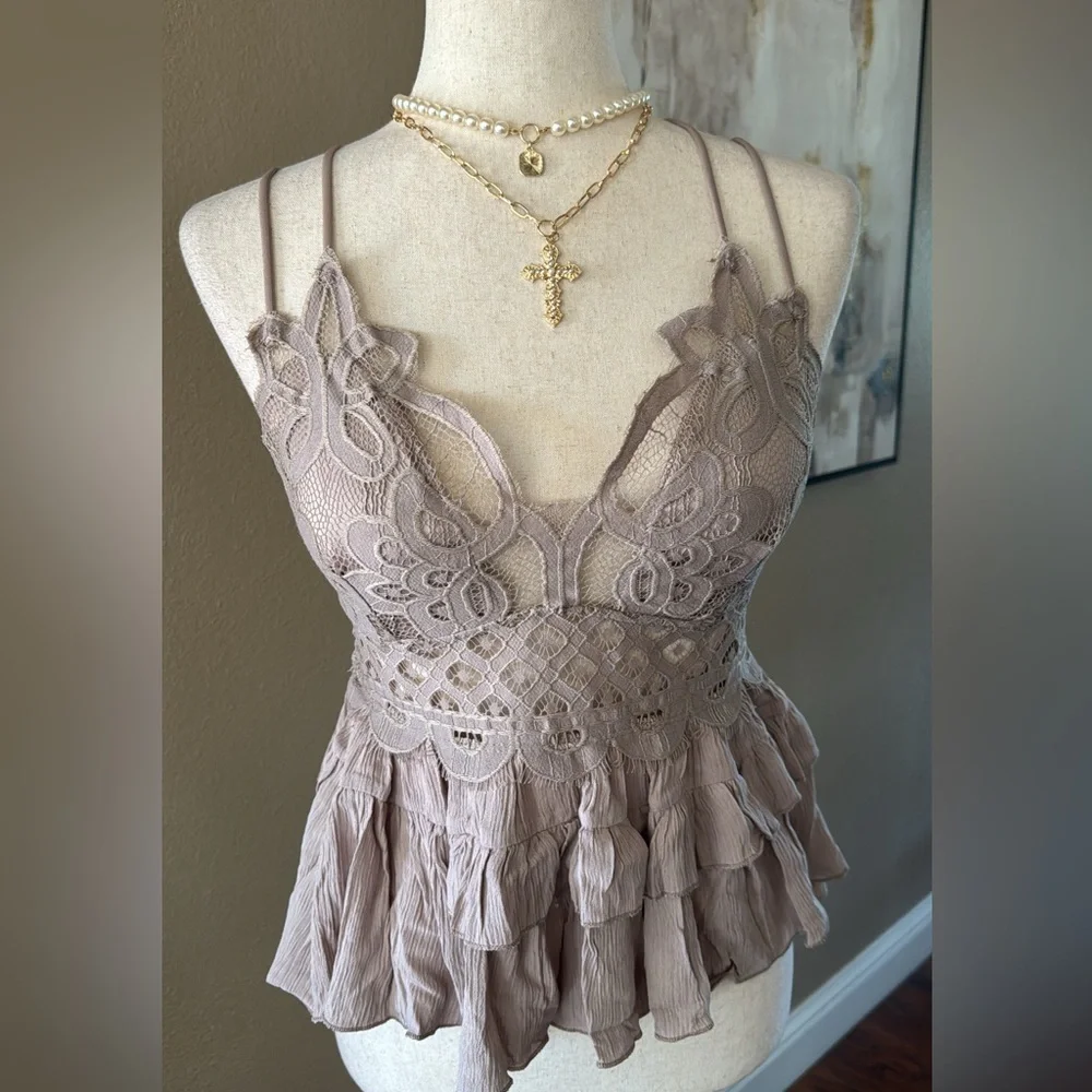 Lace peplum crochet cami top in mocha - Picture 3 of 7